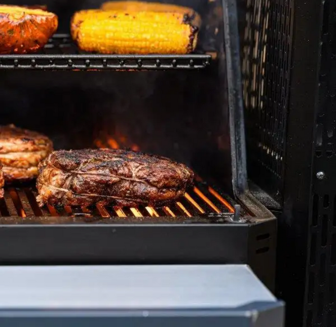 Masterbuilt Masterbuilt Gravity Series™ 800 Digital Charcoal Griddle + Grill + Smoker